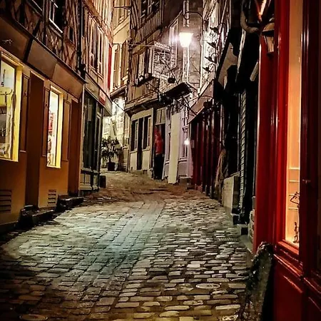 O P'tit 44 + Terrasse Dans Le Vieux 옹플뢰르